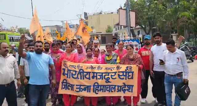 ऊना:भारतीय मजदूर संघ ने 36 सूत्री मांगों को लेकर डीसी को सौंपा ज्ञापन