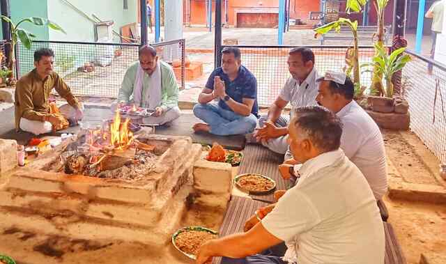 पूर्व विधायक देवेंद्र भुट्टो ने मंदिर माता जमासनी में किया हवनयज्ञ