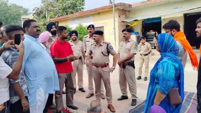 गोंदपुर जयचंद में बच्चे की मौत का मामला गरमाया, रोड़ जाम कर इंसाफ  मांगा 