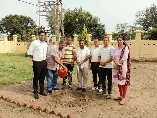 खड्ड के प्राईमरी हेल्थ सेंटर में पौधारोपण