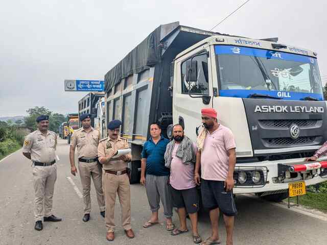 हरोली पुलिस ने बिना X फार्म पकड़े 6 टिप्पर, किया 1,50000 जुर्माना