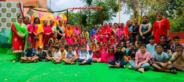 श्री पी.एस.एम. पब्लिक स्कूल, देहलां में मनाया तीज का पावन पर्व