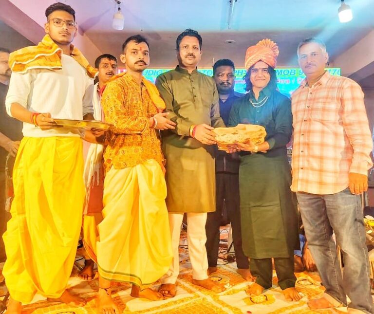 सावन के चौथे सोमवार को सदाशिव मंदिर में लगी भक्तों की भीड़, जय भोले से गूंजा परिसर