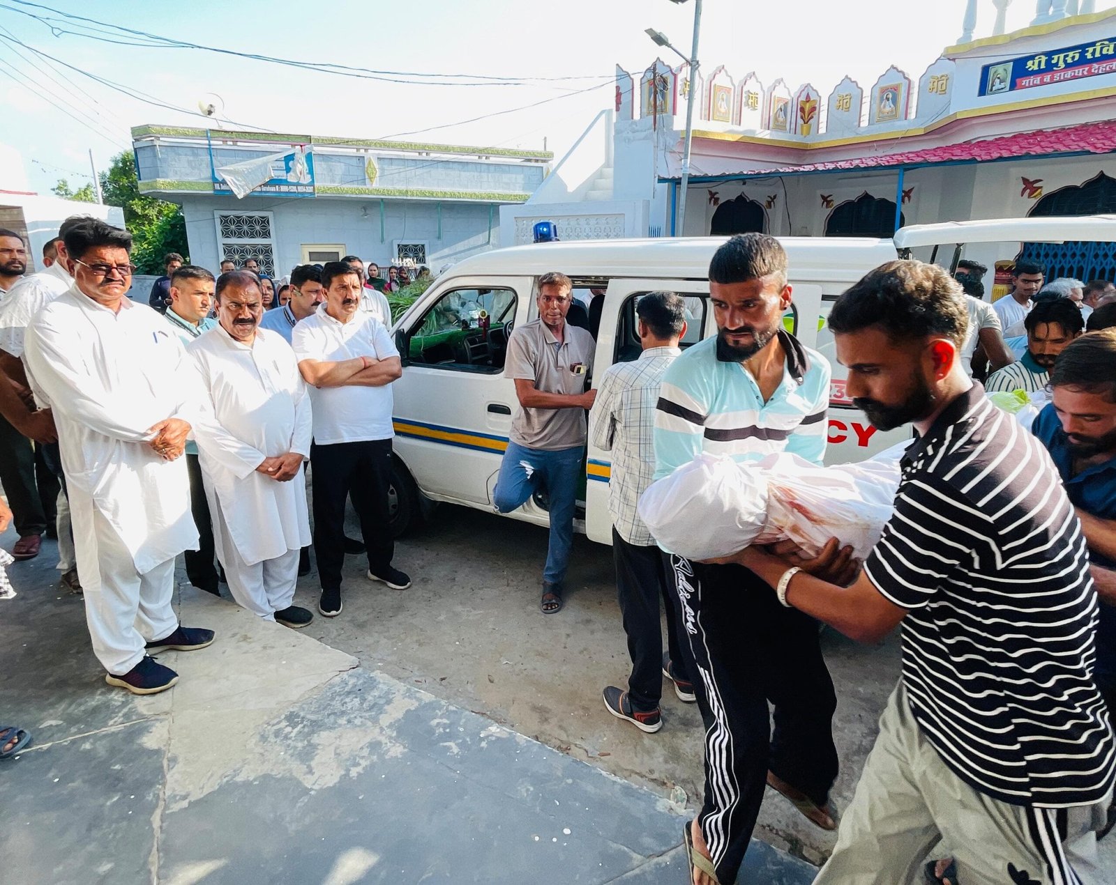 उपमुख्यमंत्री मुकेश अग्निहोत्री ने जैजों हादसे के पीड़ित परिजनों से की मुलाकात, जताई संवेदनाएं