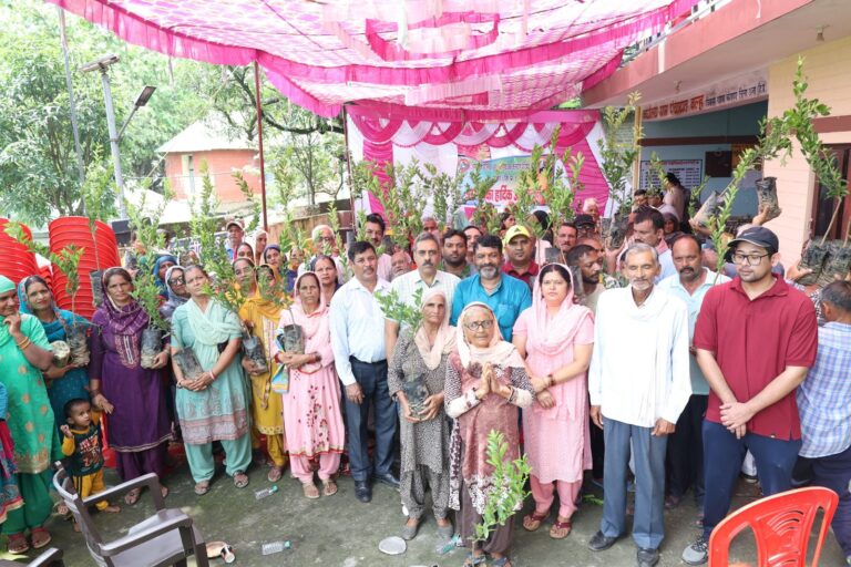पेड़-पौधे धरती का श्रृंगार होते हैं, इन्हें लगाने से धरती मां सुंदर बनेगी: जय गोपाल शर्मा