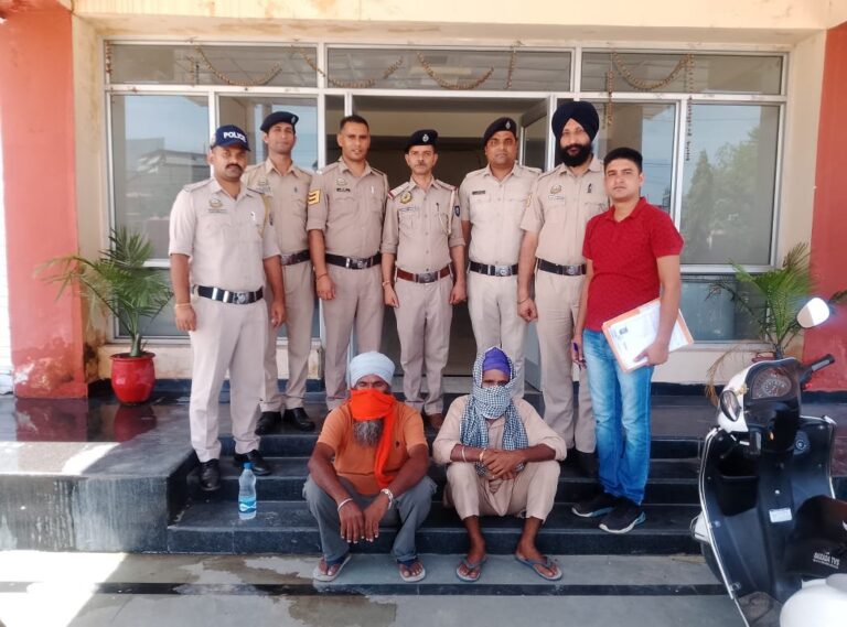 पुलिस ने 54 किलो भुक्की 49 किलो चूरा पोस्त के बीज सहित ट्रक पकड़ा