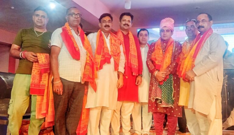 बड़ी देर भई नंदलाला, तेरी राह कटे दिलवाला से गूंजा सदाशिव मंदिर ,धूमधाम से मनाई कृष्ण जन्माष्टमी