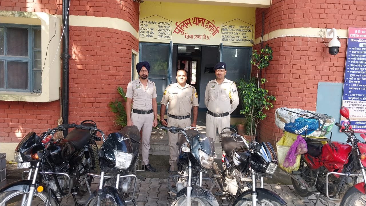 बिना नंबर तथा फटे हुए साइलेंसरों वाले बाइक चालकों पर हरोली पुलिस ने कसा शिकंजा