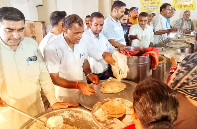 दविंद्र भुट्टो के जन्म दिवस पर समर्थकों ने लगाया लंगर,मरीजों को बांटे फल