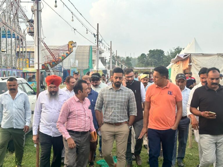 विधायक सुदर्शन बबलू ने डीसी जतिन लाल संग लिया माता श्री चिंतपूर्णी महोत्सव की तैयारियों का जायजा