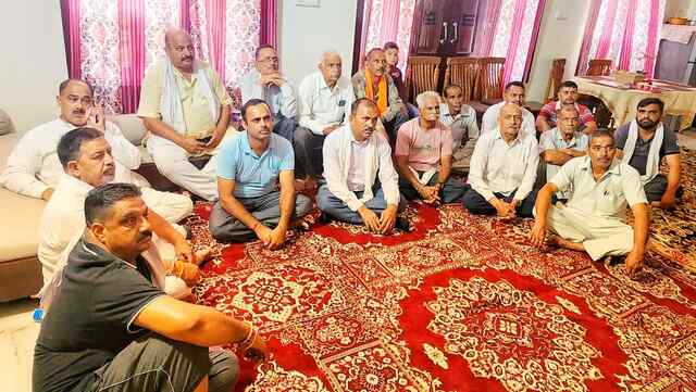 दविंदर भुट्टो ने कार्यकर्ताओं के साथ सुनी मोदी के मन की बात