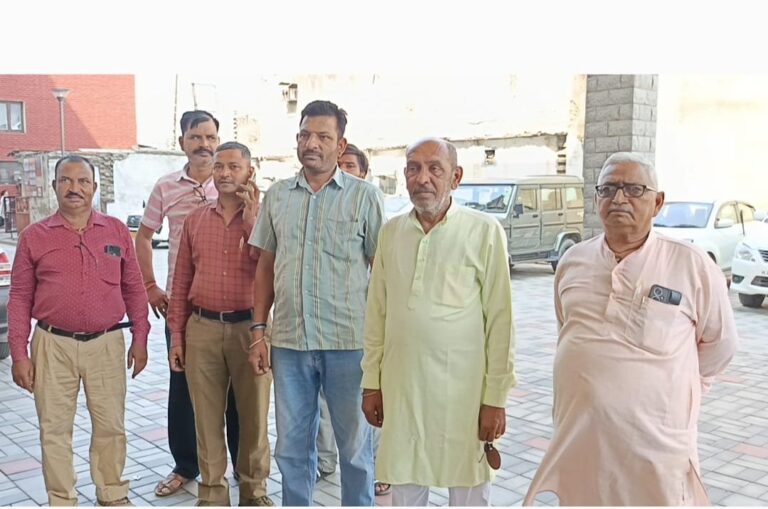 बसोली मस्जिद विवाद को लेकर प्रशासन से मिले ग्रामीण