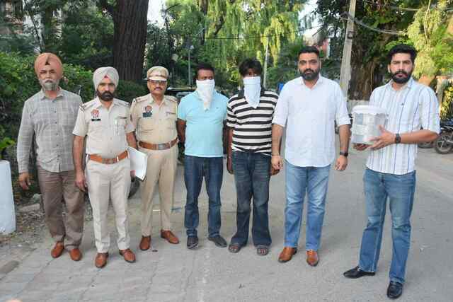 Punjab News: सोने की बालियां व नकदी सहित लुटेरा आटो चालक गिरफ्तार, देखें वीडियो