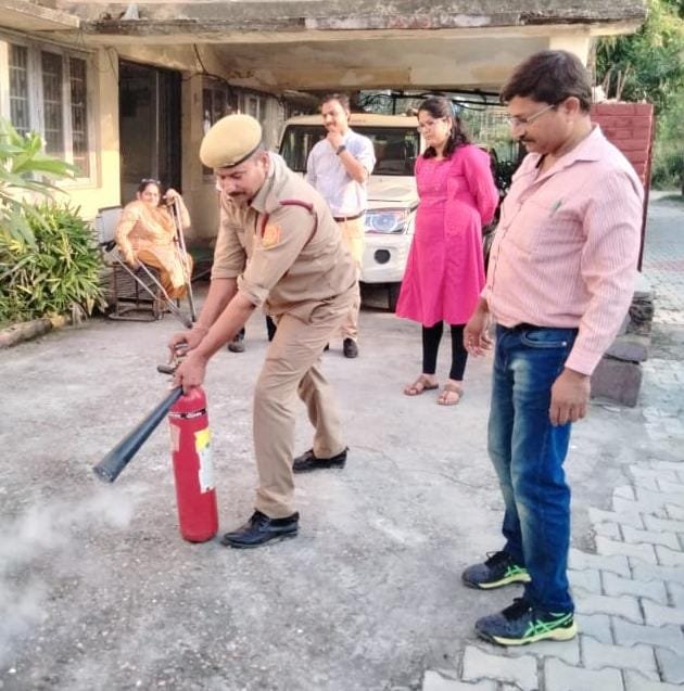 बागवानी विभाग  ने  सीखा  आग  बुझाने का हूनर
