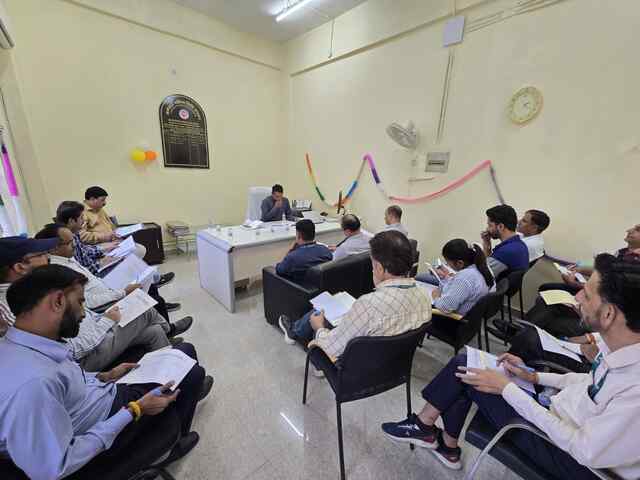 उद्योग प्रतिनिधियों को ईएलआई योजना के जानकारी दी