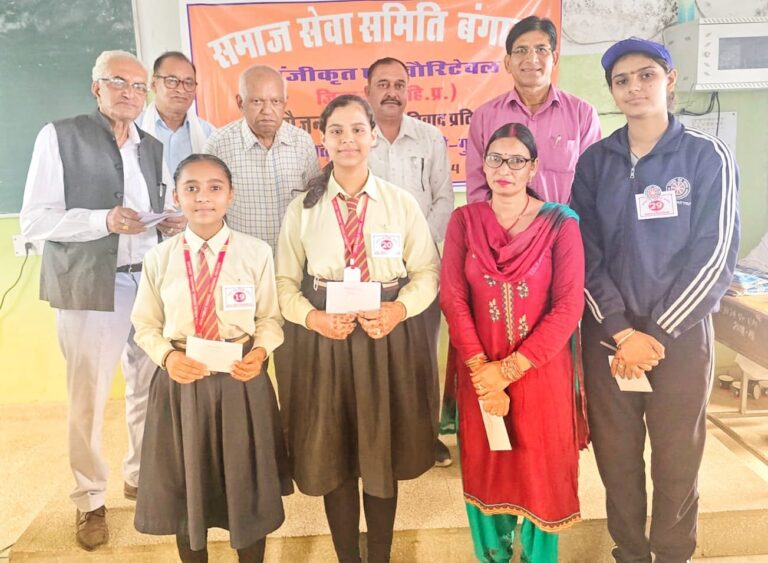 निबंध लेखन में बंगाणा प्रथम ,आर्य स्कूल व डी ए वी स्कूल द्वितीय और माता सत्यवती स्कूल रहा तृतीय