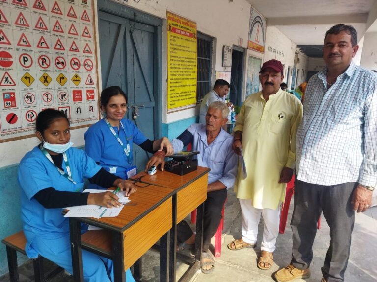 माध्यमिक पाठशाला रायपुर मैदान में चल रहा सात दिवसीय शिवर