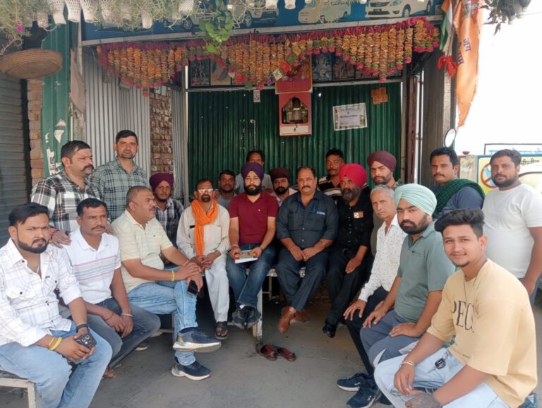 सुरिंदर सिंह बने विश्वकर्मा टैक्सी स्टैंड़ युनियन मैहतपुर के प्रधान