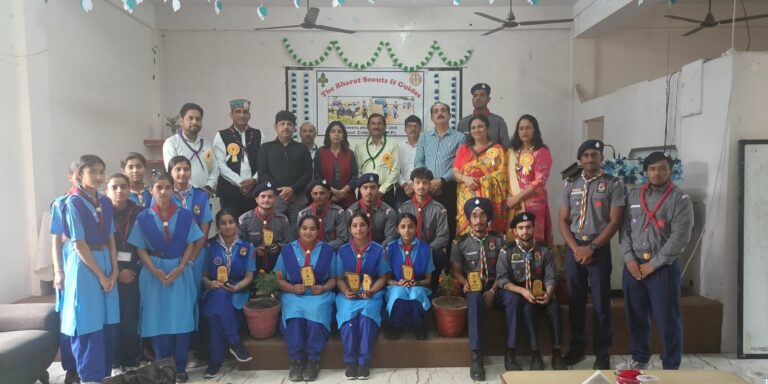 महाविद्यालय ऊना की रोवर रेंजर यूनिट द्वारा झंडा दिवस मनाया