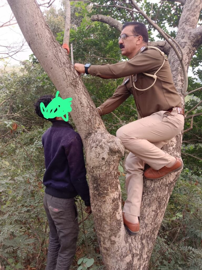 पंडोगा में उत्तर प्रदेश के मजदूर ने पेड़ से फंदा लगाकर दी जान