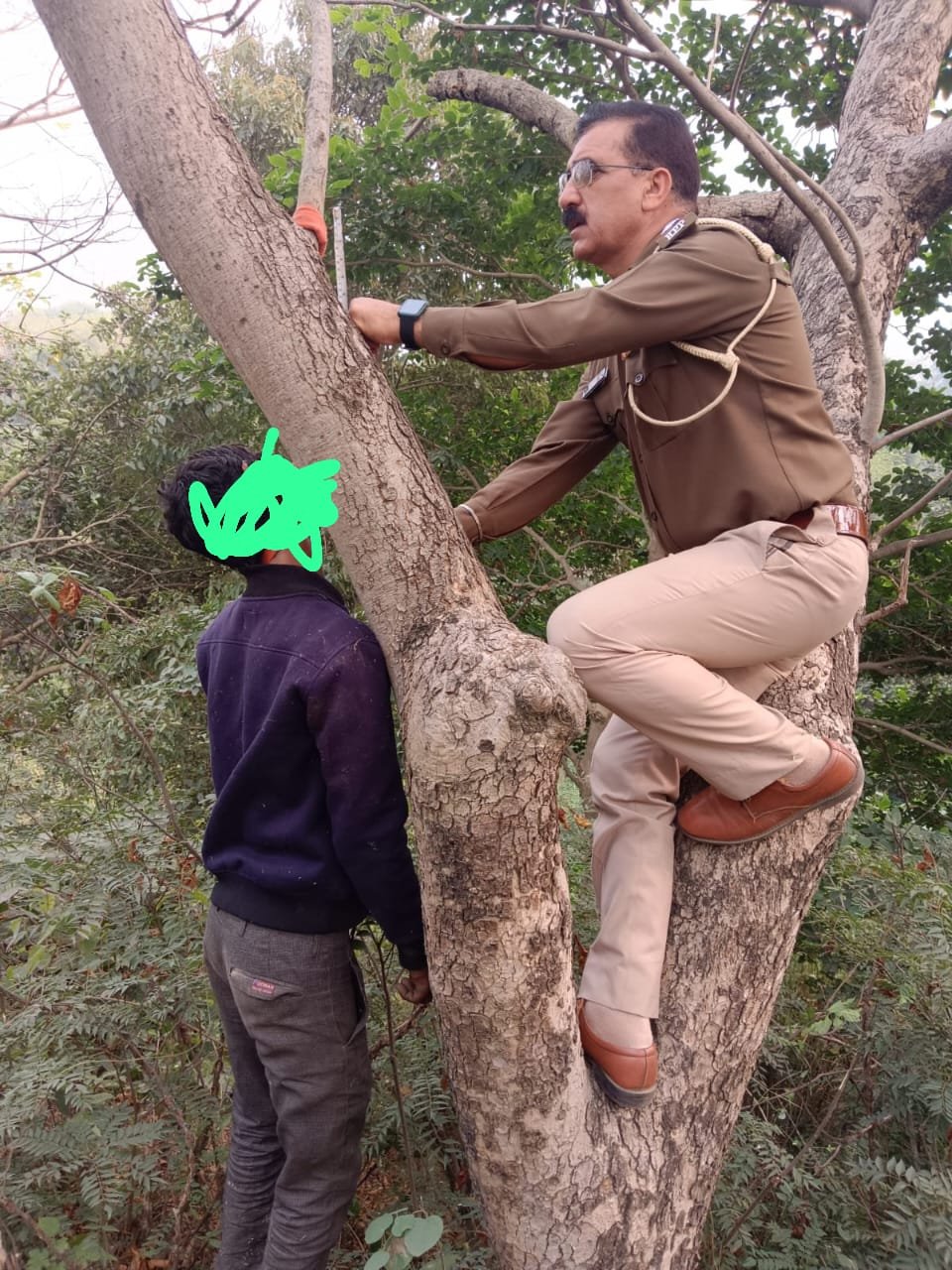 पंडोगा में उत्तर प्रदेश के मजदूर ने पेड़ से फंदा लगाकर दी जान