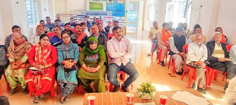 अच्छी नस्ल के दुधारू पशु रखकर किसान करें आर्थिकी मजबूत, समय पर करवाए टीका कर्ण: डॉ राजेश कुमार जंगा