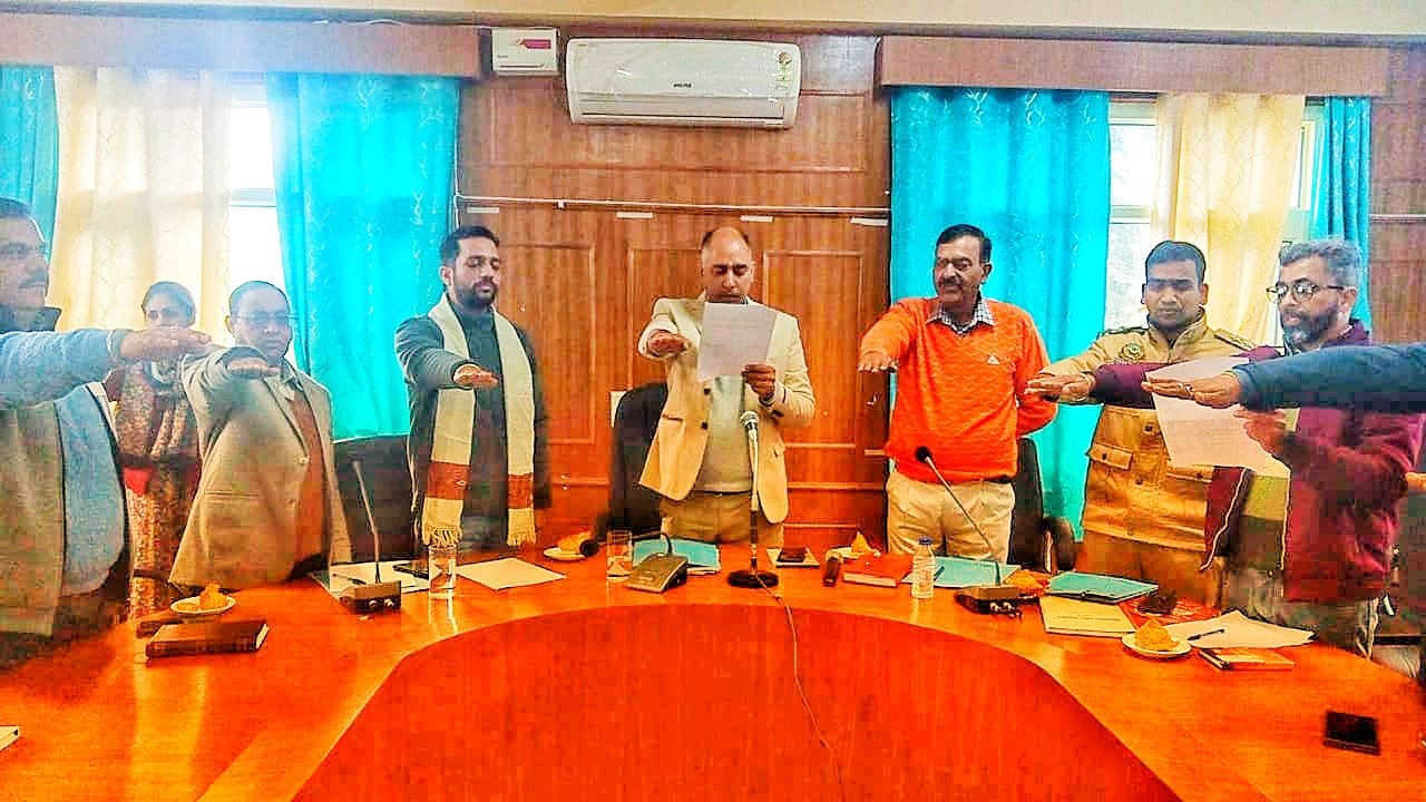 “टीबी मुक्त भारत” के लिए उपमंडल अधिकारी बंगाणा सोनू गोयल ने दिलाई शपथ