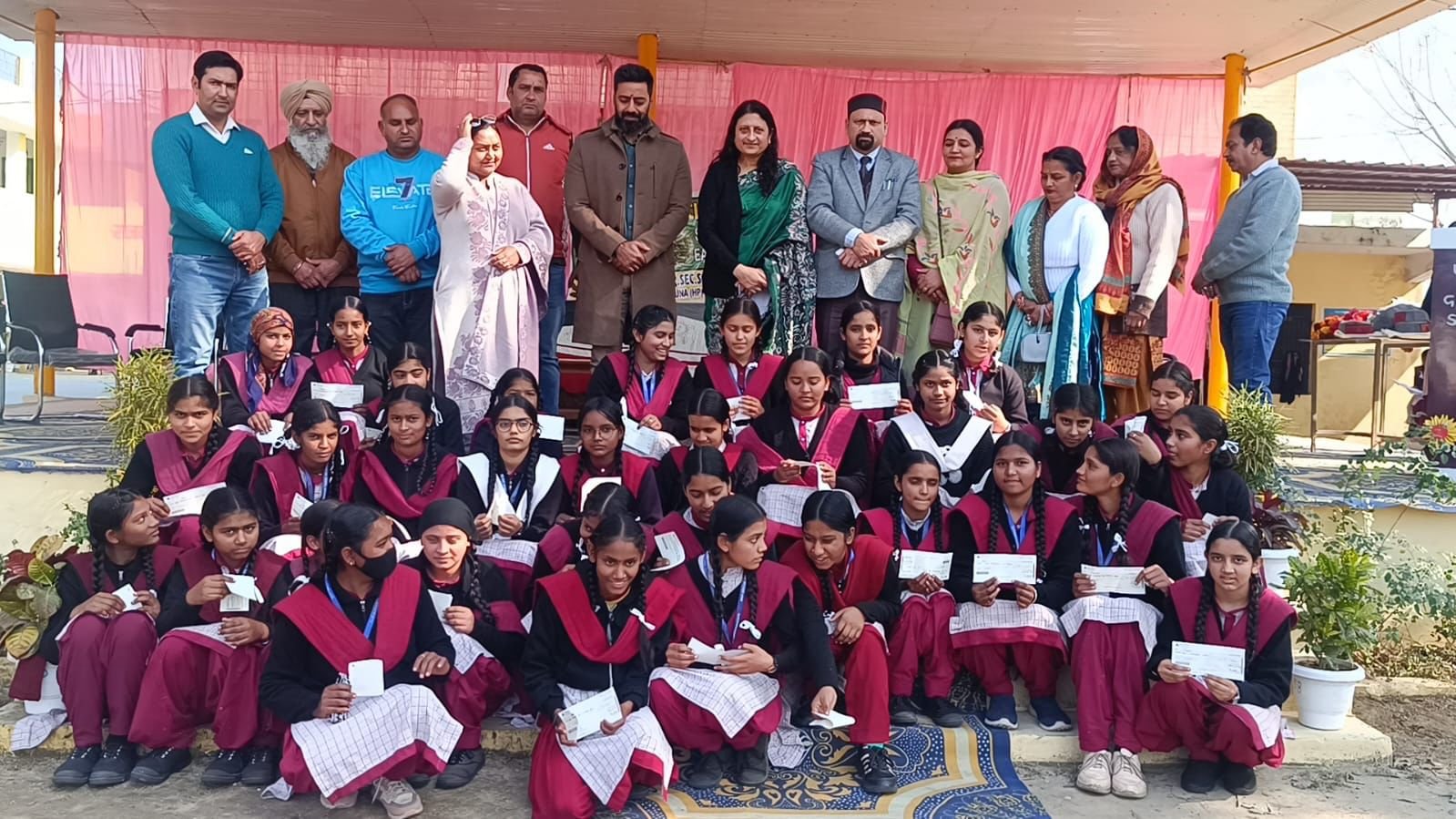 अद्वैता फाउंडेशन ने 25 छात्राओं को Scholarship दी