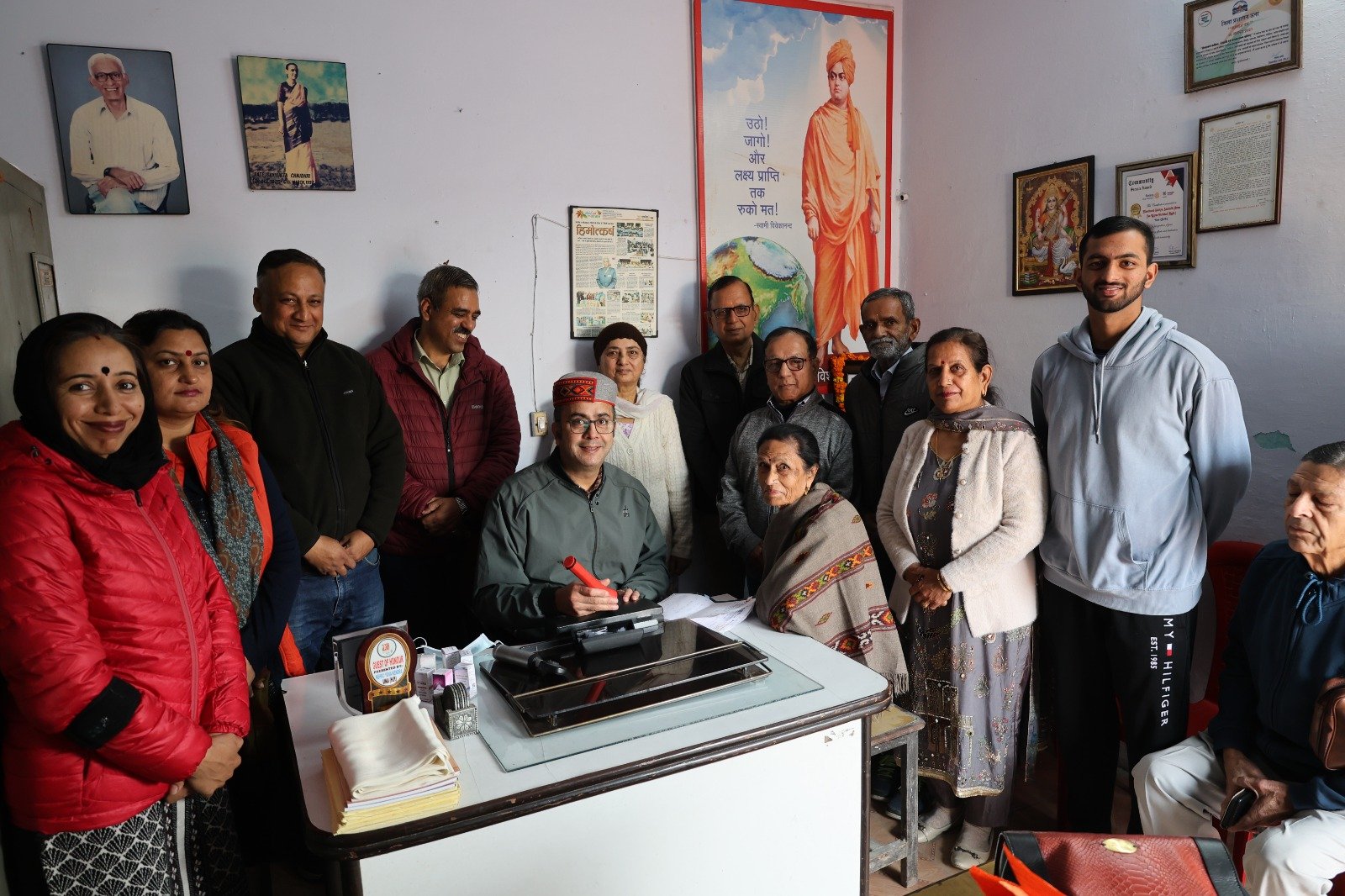 कंवर हरिसिंह के जन्मदिन पर हिमोत्कर्ष महिला प्रशिक्षण संस्थान में नेत्र जांच शिविर