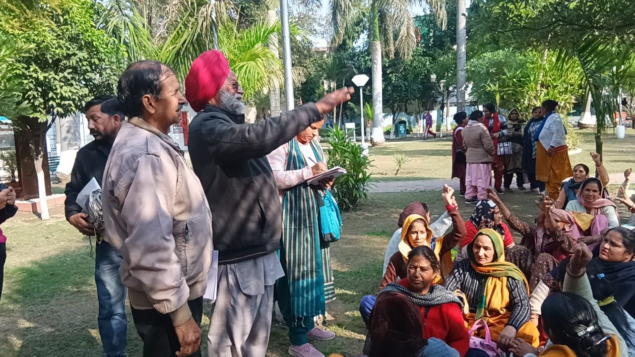 मजदूर संगठनों ने बजट के विरोध में किया प्रदर्शन, देखें वीडियो