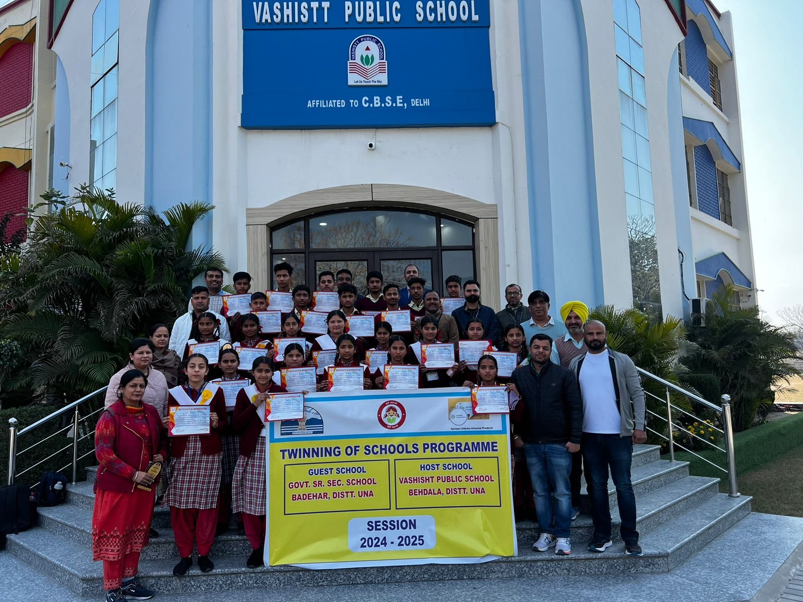 वशिष्ट पब्लिक स्कूल में ‘गवर्नमेंट सीनियर सेकेंडरी स्कूल बडैहर’ के 25 छात्रों ने ट्विनिंग प्रोग्राम में भाग लिया