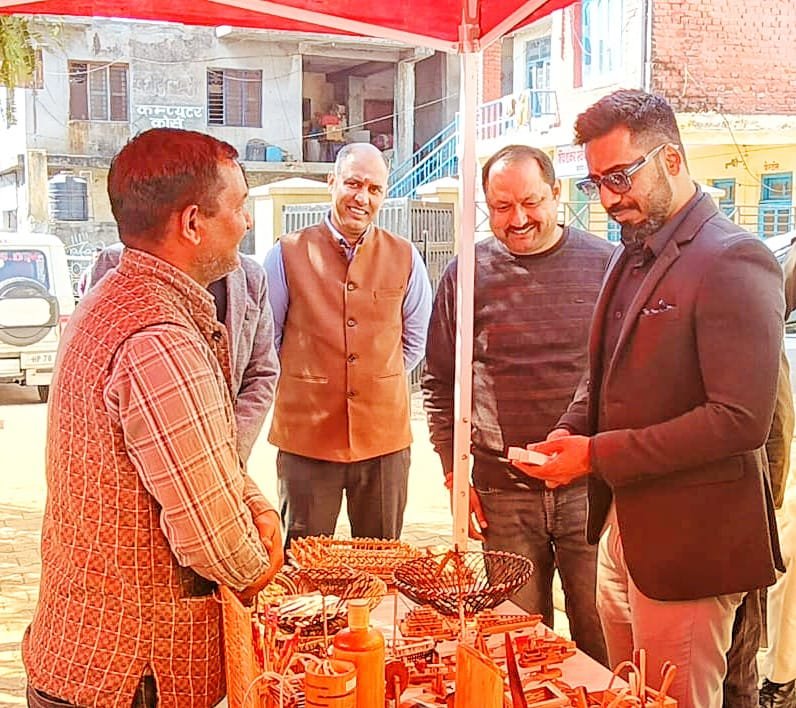 स्वयं सहायता समूह बनाएंगे महिलाओं को आत्मनिर्भर :जतिन लाल
