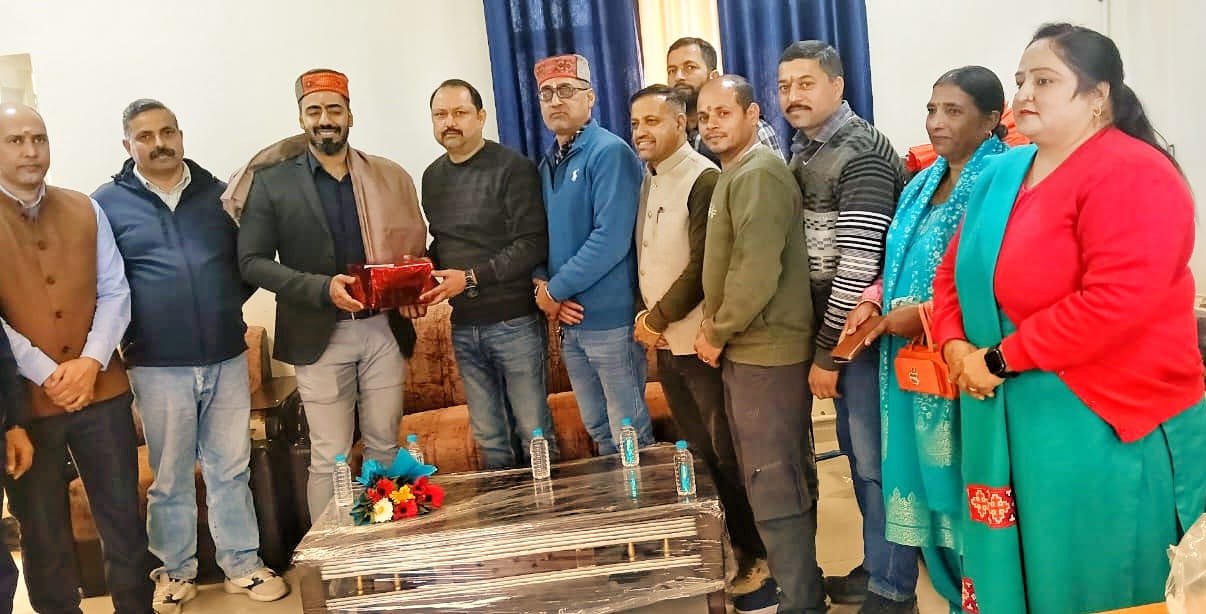 जिलाधीश ऊना ने किया प्रैस रूम बंगाणा का निरीक्षण, उपकरणों की तत्काल उपलब्धता के दिए आदेश