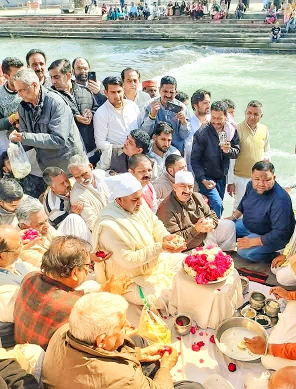 श्री श्री 1008 बाबा सुग्रीवानंद जी के ब्रह्मलीन होने पर हरिद्वार में हुआ अस्थि विसर्जन
