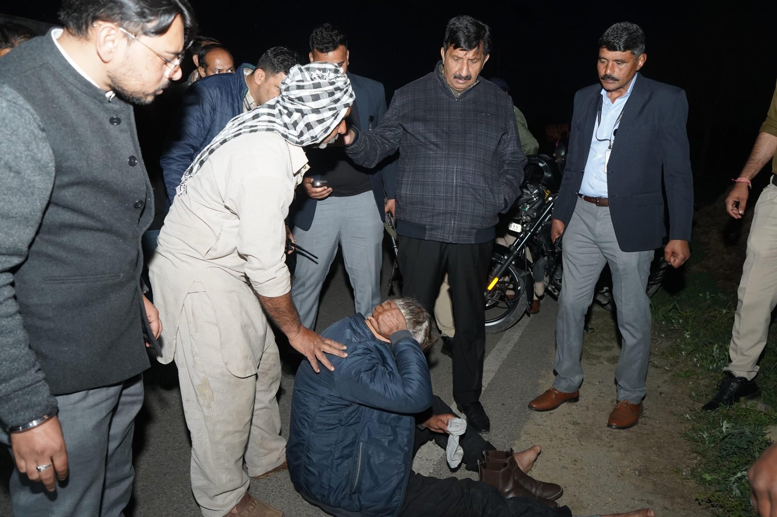 उपमुख्यमंत्री ने सड़क दुर्घटना में घायल व्यक्ति की मदद के लिए रुकवाया काफिला