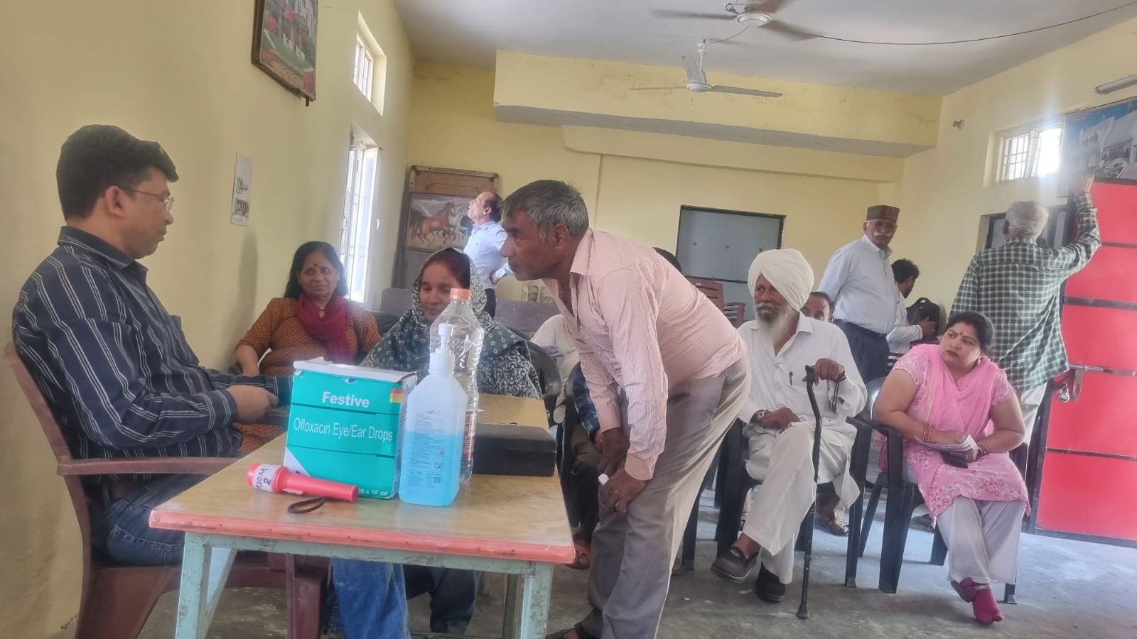 निशुल्क शिविर में करीब 30 लोगों ने अपनी आंखों की जांच करवाई