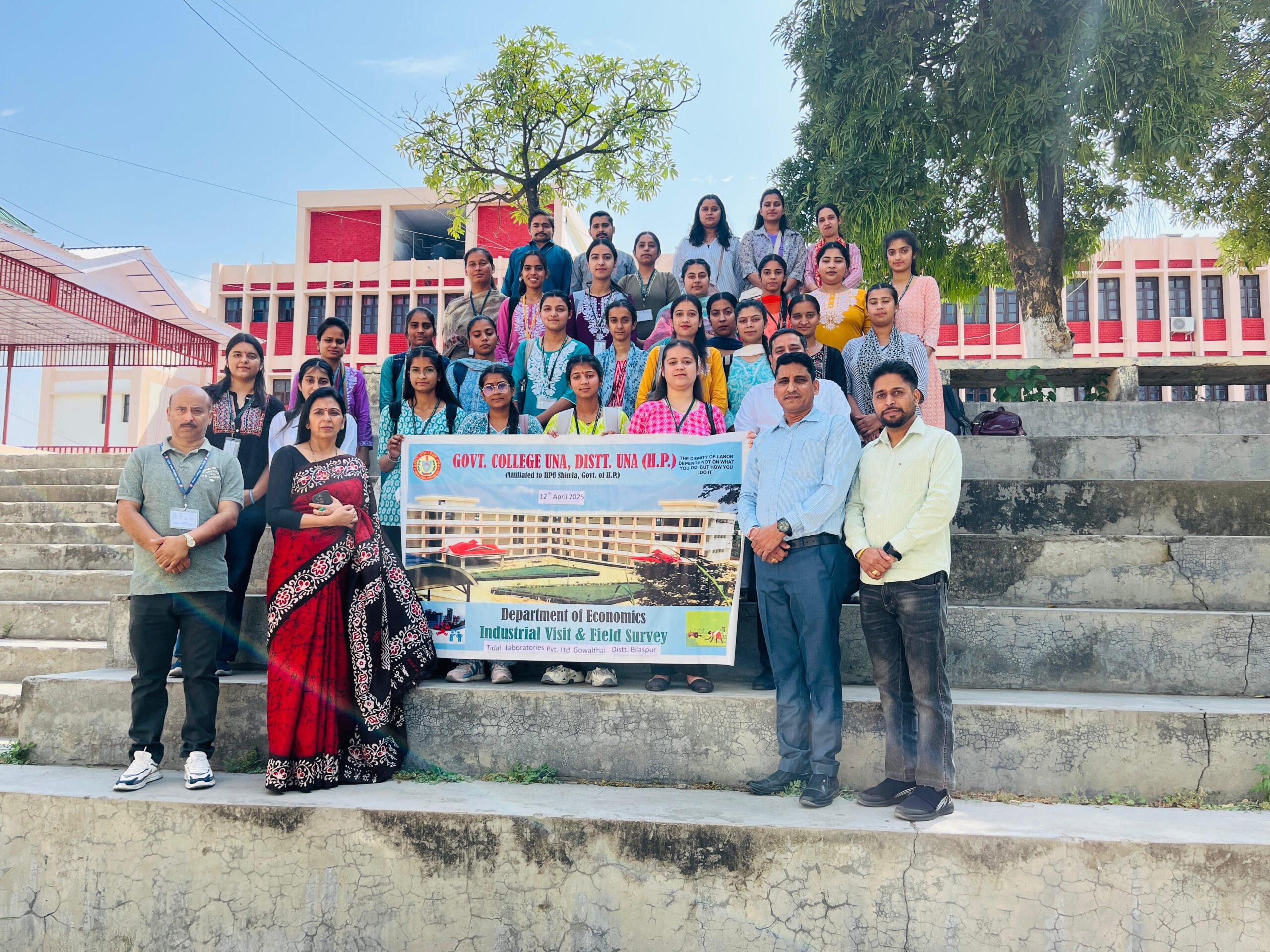 महाविद्यालय ऊना के स्नातकोत्तर विद्यार्थियों को औद्योगिक भ्रमण कराया
