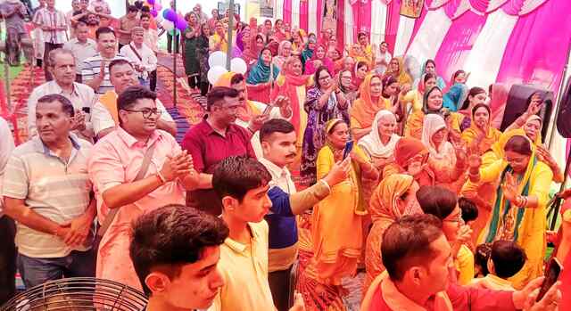 मथुरा दे बिच अवतार हो गया शाम निका जेहा, पर झूम उठा पूरा पंडाल, निकाली श्री बाल कृष्ण की झांकी