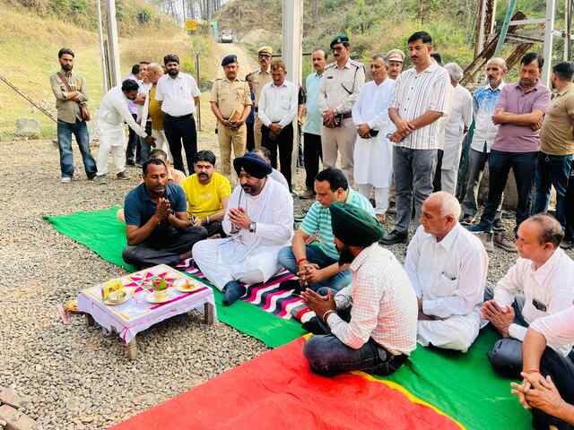 विधायक हरदीप बावा ने 33/11केवी सब स्टेशन रामशहर में 3.15 केवीए पावर ट्रांसफार्मर का किया उद्धघाटन