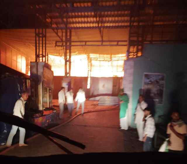 पीरनिगाह मंदिर में आग से  लाखों का नुकसान