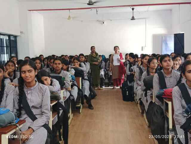 महिला एवं बाल विकास विभाग ने बरोटीवाला स्कूल में लगाया शिविर
