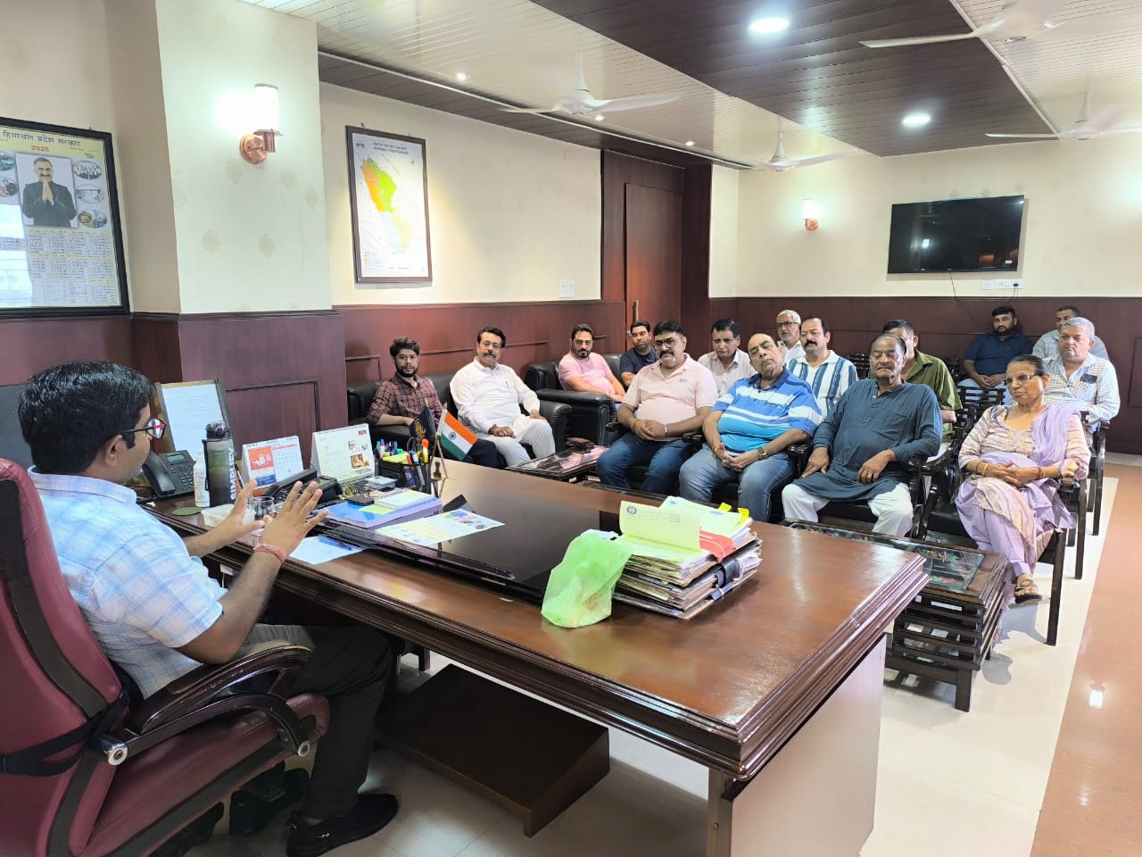 Himachal News: नगर निगम, प्रशासन, पुलिस और व्यापार मंडल की हुई संयुक्त बैठक
