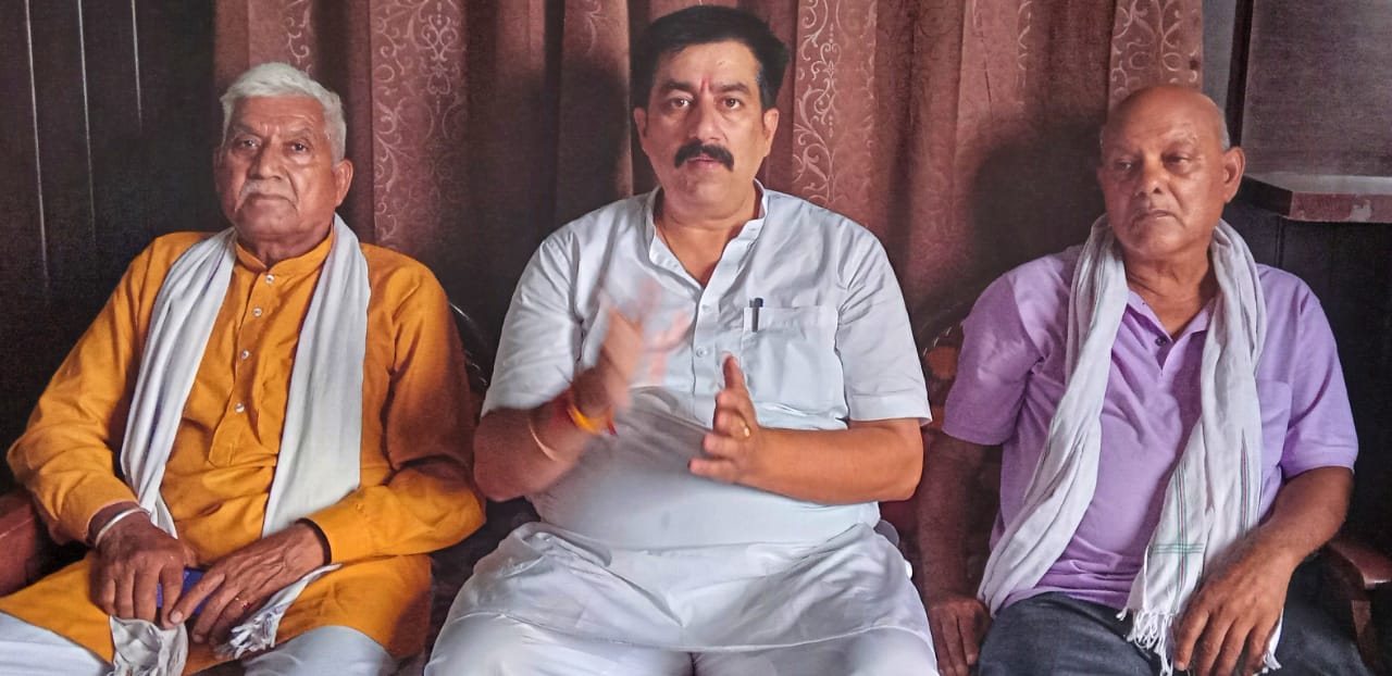पंचायत में चल रहे बिकास कार्यों में अनियमिताओं पर हो रहा प्रधानों का निलंबन: विवेक शर्मा