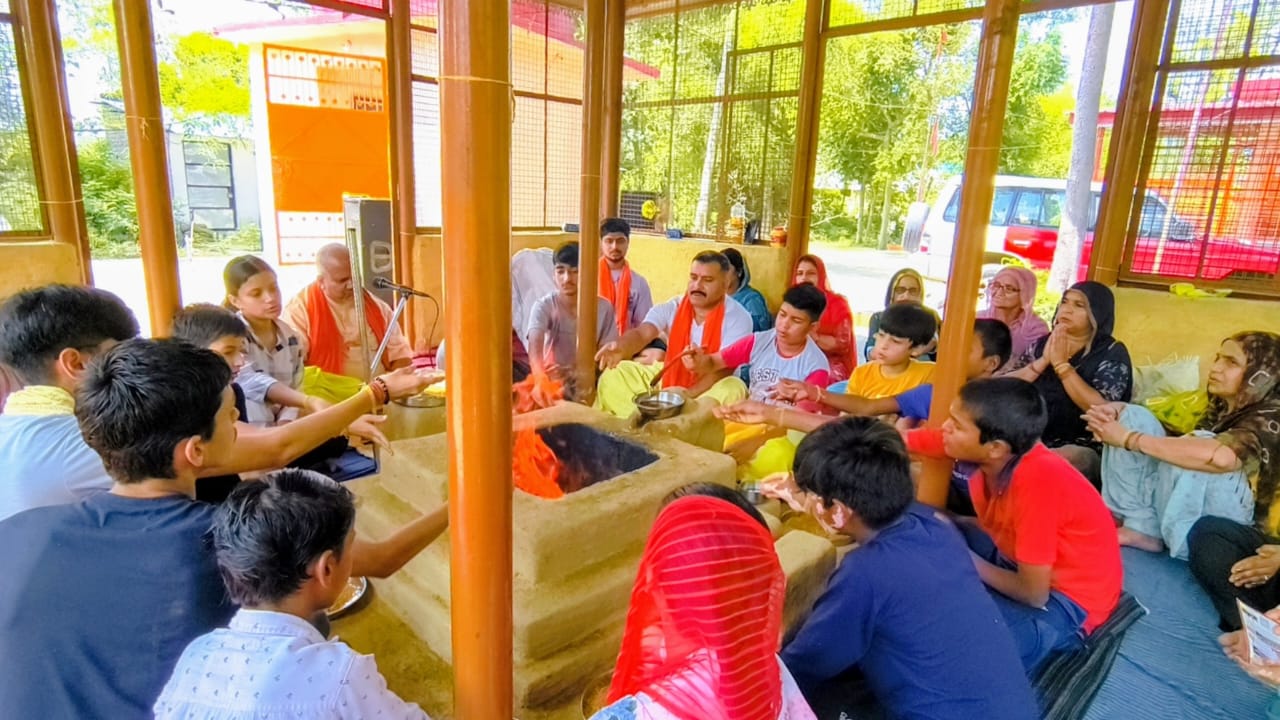 सनातनी धर्मालंबियों के बच्चों को शास्त्र और शस्त्र से जोड़ना ही हमारा एक मात्र लक्ष्य : यति सत्यदेवानंद सरस्वती महाराज