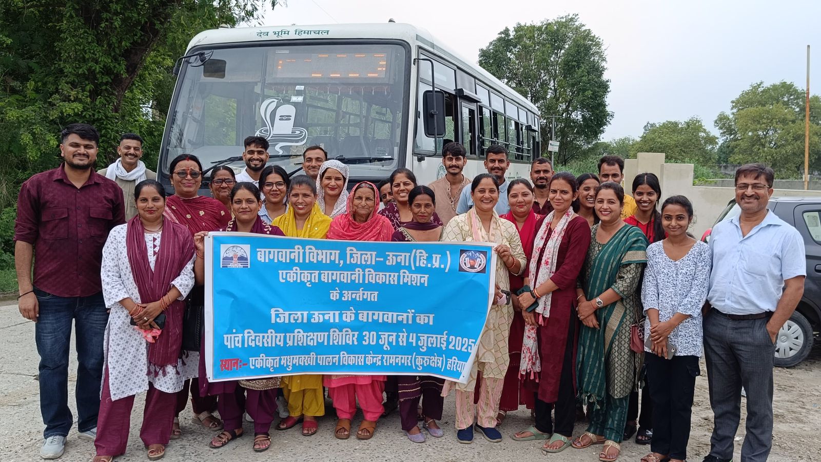 24 किसानों का दल मधुमक्खी प्रशिक्षण के लिए रामनगर के लिए रवाना, डॉ केके भारद्वाज ने दिखाई हरि झंडी