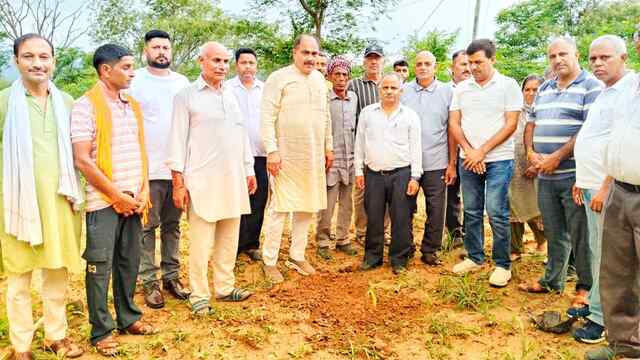 हटली में एक पौधा माँ के नाम के अभियान की शुरुआत