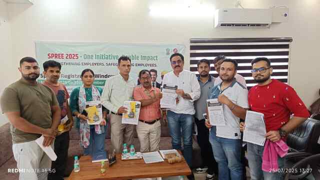 Himachal News: ESIC द्वारा जागरूकता शिविर का आयोजन
