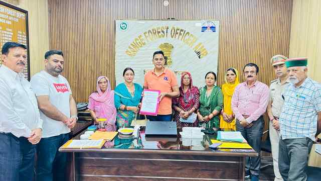 Himachal News: वन परिक्षेत्र अम्ब में 76वां वन महोत्सव मनाया