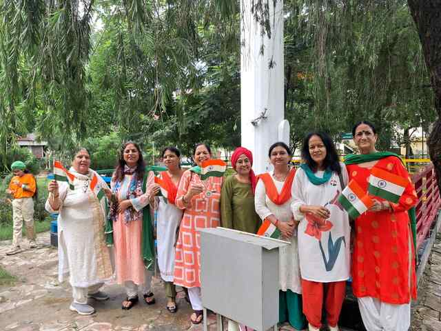 इनर व्हील क्लब ने एम.सी. पार्क में मनाया स्वतंत्रता दिवस