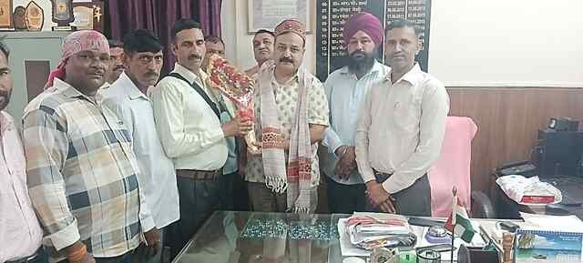अराजपत्रित पशु पालन परिचारक कर्मचारी संघ ने नवनियुक्त उपनिदेशक का स्वागत किया